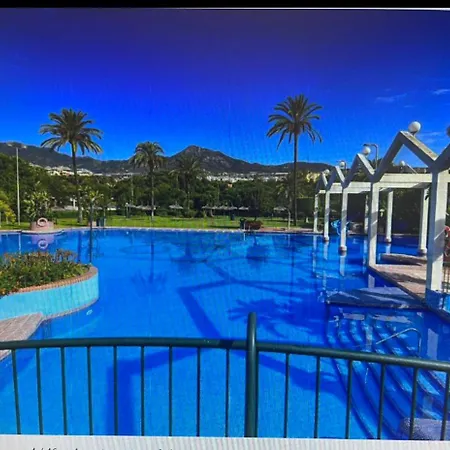 아파트 Benalbeach 2bdr Beach100m 5 Pools Gardens 베날마데나코스타